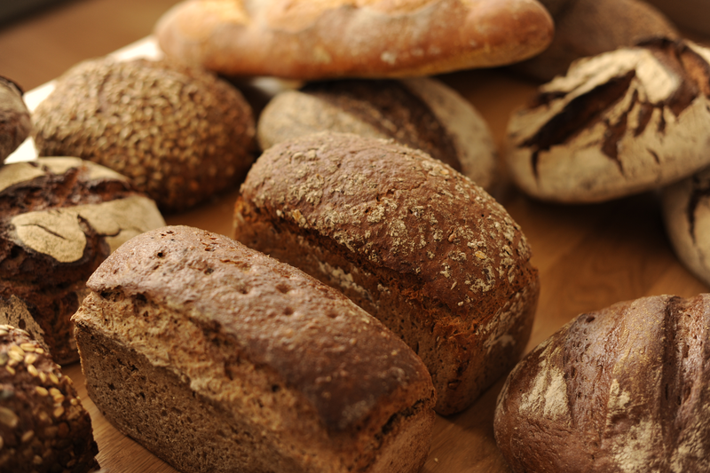 Verschiedene Brote und Brötchen in Nahaufnahme