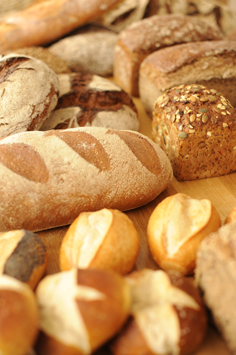 Verschiedene Brote und Brötchen in Nahaufnahme