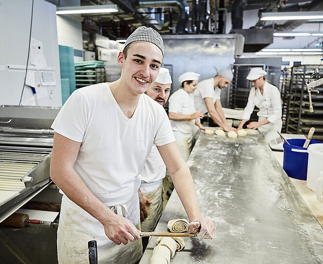 Zimtschnecken werden vorbereitet