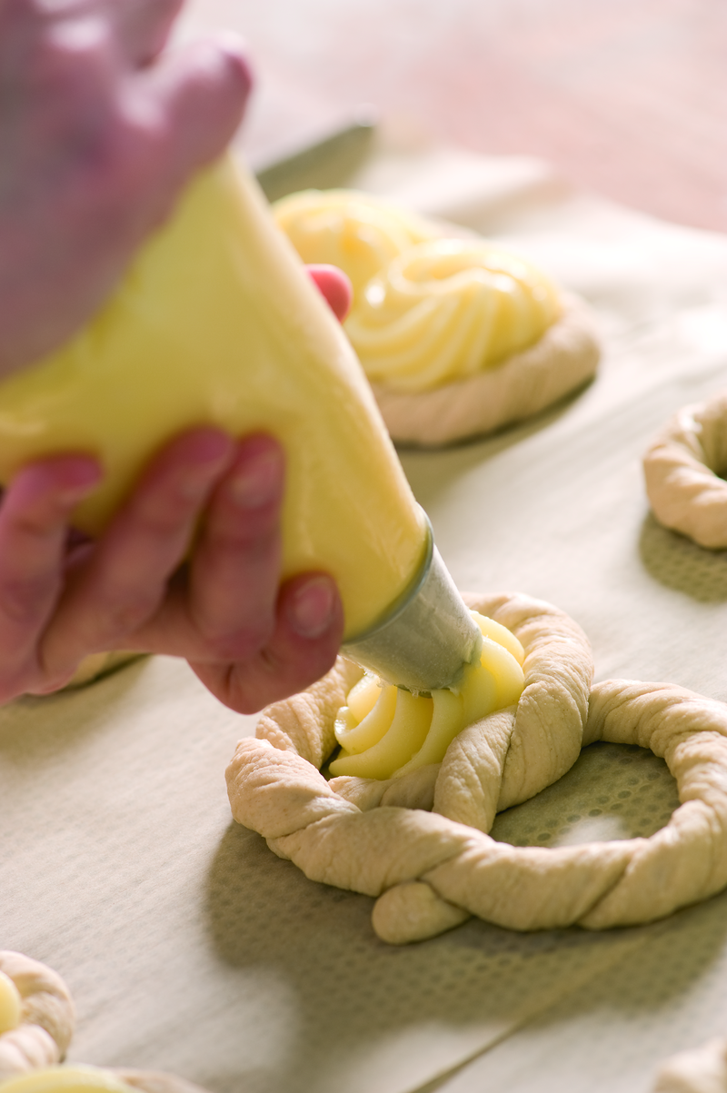 Füllen der Plunder-Teiglinge mit Pudding